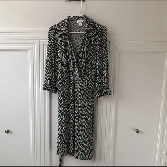 Mod print faux wrap maternity dress - Picture 2 of 5